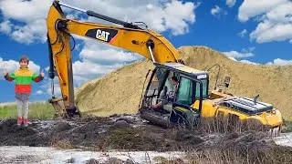 Big Excavator CAT stuck in the mud - Excavator Loader JCB 4CX pulled it out