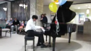 Jake Liu played Hungarian Rapsody by Liszt.