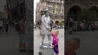 Как зарабатывают на улице в Мюнхене💶📖 
