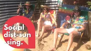 Quarantined Brits recreate a GARDEN beach 🏖😎🍹| SWNS