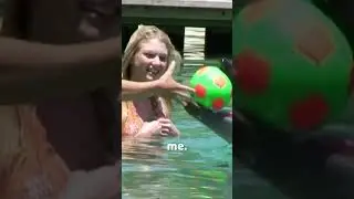 H2O BEHIND THE SCENES: Rikki swims with Dolphins 