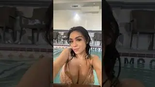 ERIKA M DÍAZ en la ALBERCA