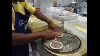 PIZZARIA TOATOA - abrindo alguns bolinhos de esfiha......