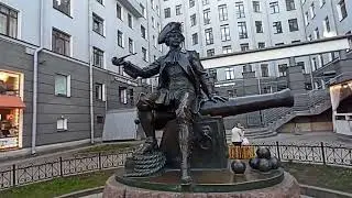Пешком по Питеру с Васильевского до Невского. Почти все достопримечательности города!)
