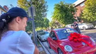 ПОДАРИЛИ ТАЧКУ ДЕВОЧКЕ КУРЬЕРУ! Она в шоке от такого сюрприза!