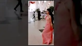 Эта цыганочка умеет танцевать! 