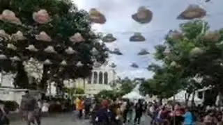 Lleno Total,  El Centro Histórico. Musica Baile Disfrutan Los Salvadoreños.