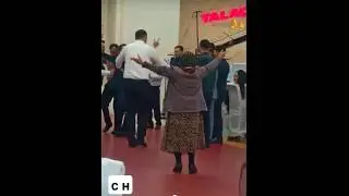 Бабушка зажигает 😃🔥 
