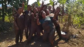 Panjat Pinang Mamah Muda Sampe Kelihatan Anunya 😂😂