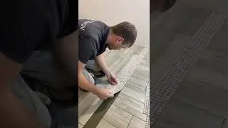 Укладка мозаики в коридоре. Разделение направления плитки.