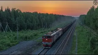 Ночные грузовые поезда возле станции Микунь