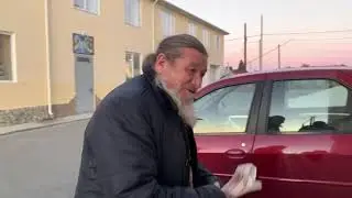 Чем занимается священник после службы? Ты УДИВИШЬСЯ!