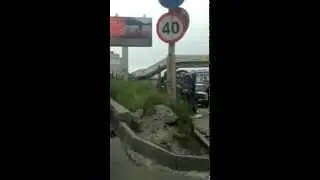 Во Владивостоке машина вылетела с моста