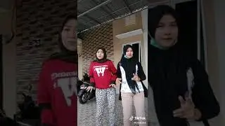 Tik tok viral indonesia II keindahan body anak SMA // GOYANG tik tok // hijaber goyang tik tik