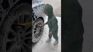 Пушка гонка Аврора моет свою бэху 