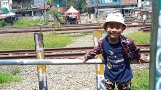 Palang Kereta Bambu Pejalan Kaki Dekat Stasiun Klender