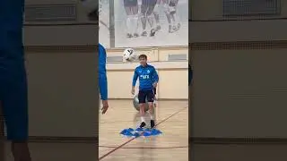 Мяч так и липнет к ногам наших динамовцев 😂 #shorts #академиядинамо #football #футбол