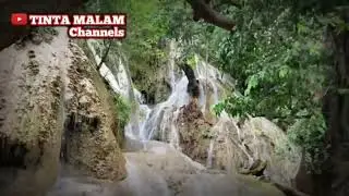 Lagi asik malah ketahuan kak dina saat menikmati pemandangan air terjun