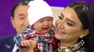 Nigar Şabanova övladlığa götürən qızı ilə (Şou ATV)