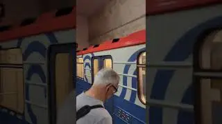 Базовый 8831 81-717 ЛВЗ в Московском метро заезжает в ПТО на Автозаводской. Снято в 2023