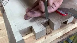 [Woodworking] Live Edge Mitered Dovetail Joints / Coffee Table