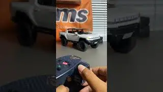 Who knew your desk could be this fun? Meet the detailed, Capable Hummer EV RC. 🚗