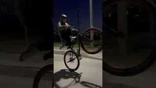 Стант на велосипеде ❤️
