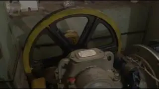 Машинное отделение лифта. Старый лифт перед заменой