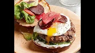 Ну очень вкусный Бургер со свеклой маринованной и жареным яйцом 2017