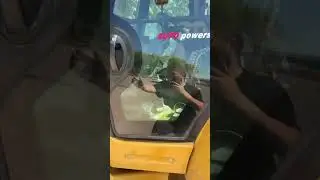Экскаватор погрузчик Lovol не поднимает ковш с грузом.