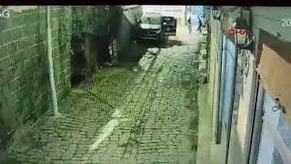 Polisi bıçakla yaralayan şahıs yakalandı
