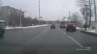 Девятка в Подольске чуть не сбила пешехода
