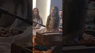 Божественной красоты и девушка, и её голос 🤍