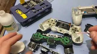 Как разобрать и почистить геймпад DualShock 4 PS4  Как почистить джойстик на PS4,  залипают кнопки.