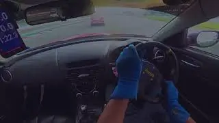 Mazda RX-8 ( kereta pergi pasar ) VS Toyota VIOS CUP ( kereta resing )