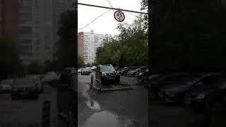 28 августа 2020 г. В самом центре Екатеринбурга на дороге глина и нет асфальта  со времён СССР.