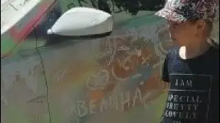Изрисованный автомобиль хундай. Автографы на память