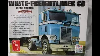 (Live) White-Freightliner SD/DD 2 in 1 Assembley from AMT.