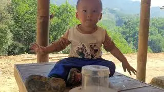 A pregnant woman, took sweet potato cakes to sell, cut the boy's hair, and bathed him.Lý thị tuyết