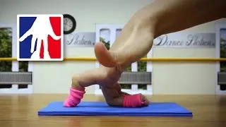 Finger Dance in the Studio - Fingers Ballet, Breakdance & Yoga