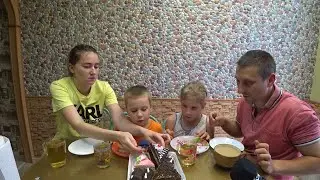 СЕМЕЙНЫЙ МУКБАНГ ПИРОЖНЫЕ | FAMILY MUKBANG CAKES 