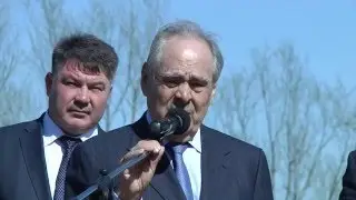 Минтимер Шәймиев Яңа Кырлайда әдәби сынлы парк ачу тантанасында булды