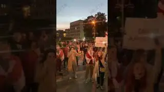 Около Красного костёла в Минске поют!