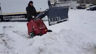 Уборка снега отвалом погрузчика Helffer MSV 101