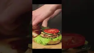 Полезные бургеры с домашней булочкой. Рецепт в описании. 