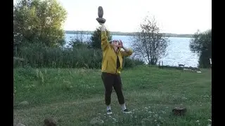 ТРЕНИРОВКА ЖИМА С КАМНЯМИ НА БЕРЕГУ ОЗЕРА ВОЛГО PRESS TRAINING WITH STONES ONTHE SHORE OF LAKE VOLGO