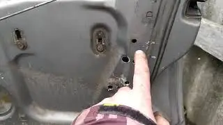 Поломка центрального замка. Все двери закрылись и не открываются.