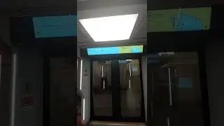 Сбой в работе табло. На перегонах одна и та же схема, на каждой станции — Курская. Москва 2020.75097