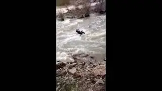 Сёрфинг на струе в реке водные лыжи
