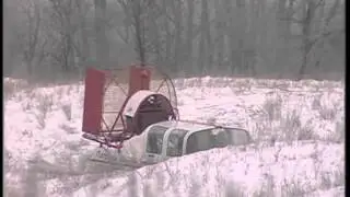 Аэросани на заснеженных холмах